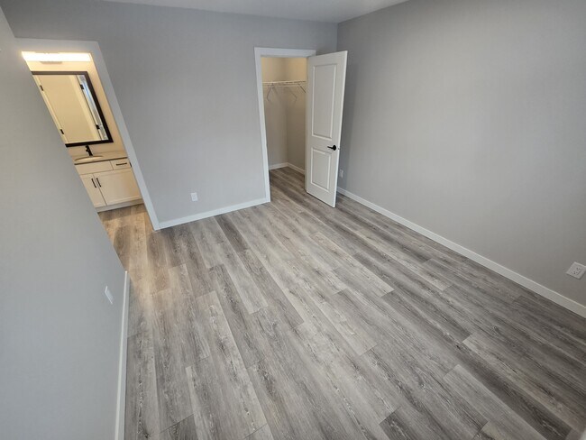 Photo du bâtiment - 120.5 Imperial Ave