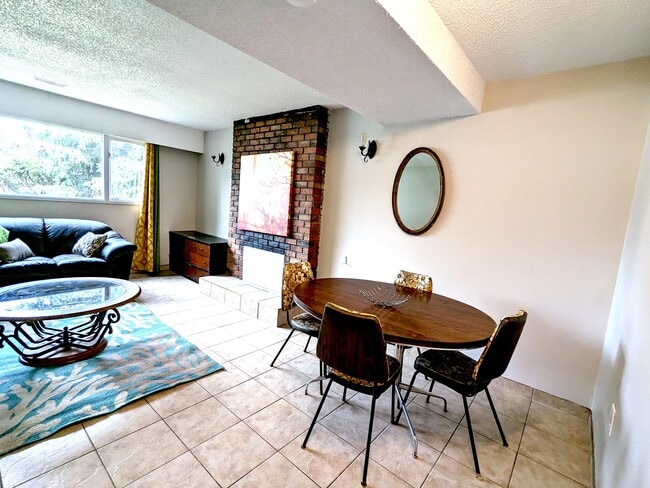 Building Photo - 2688 Norwood St