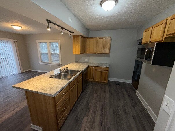 Foto del edificio - 64 Herbert St SW