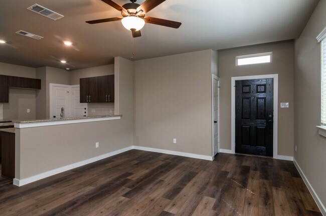 Building Photo - GORGEOUS 3 BEDROOM DUPLEX LOCATED IN MIDLOTHIAN ISD!
