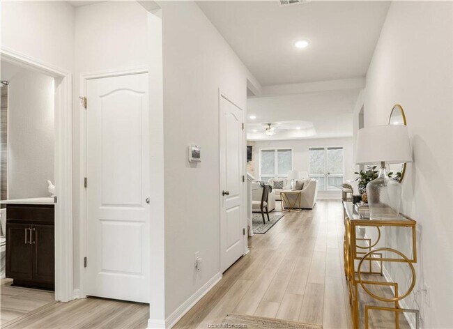 Foto del edificio - Gorgeous 2-Story on Quiet Cul de Sac