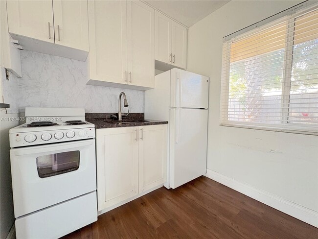 Foto del edificio - 2809 Middle River Dr