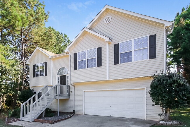 Building Photo - 40 Savoy Park Dr