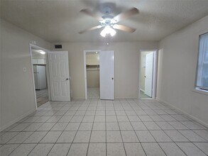 Building Photo - 3714 Ave S