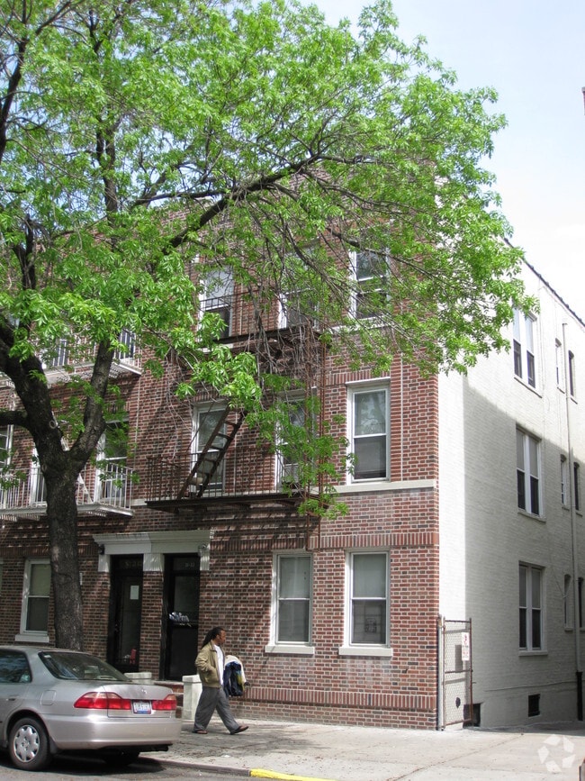Building Photo - 31-33 33rd St