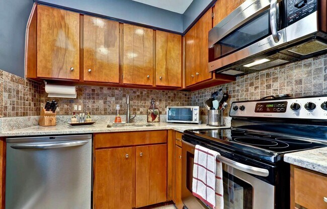 Foto del edificio - "Coming Soon "Top Floor 1/1 with Updated K...