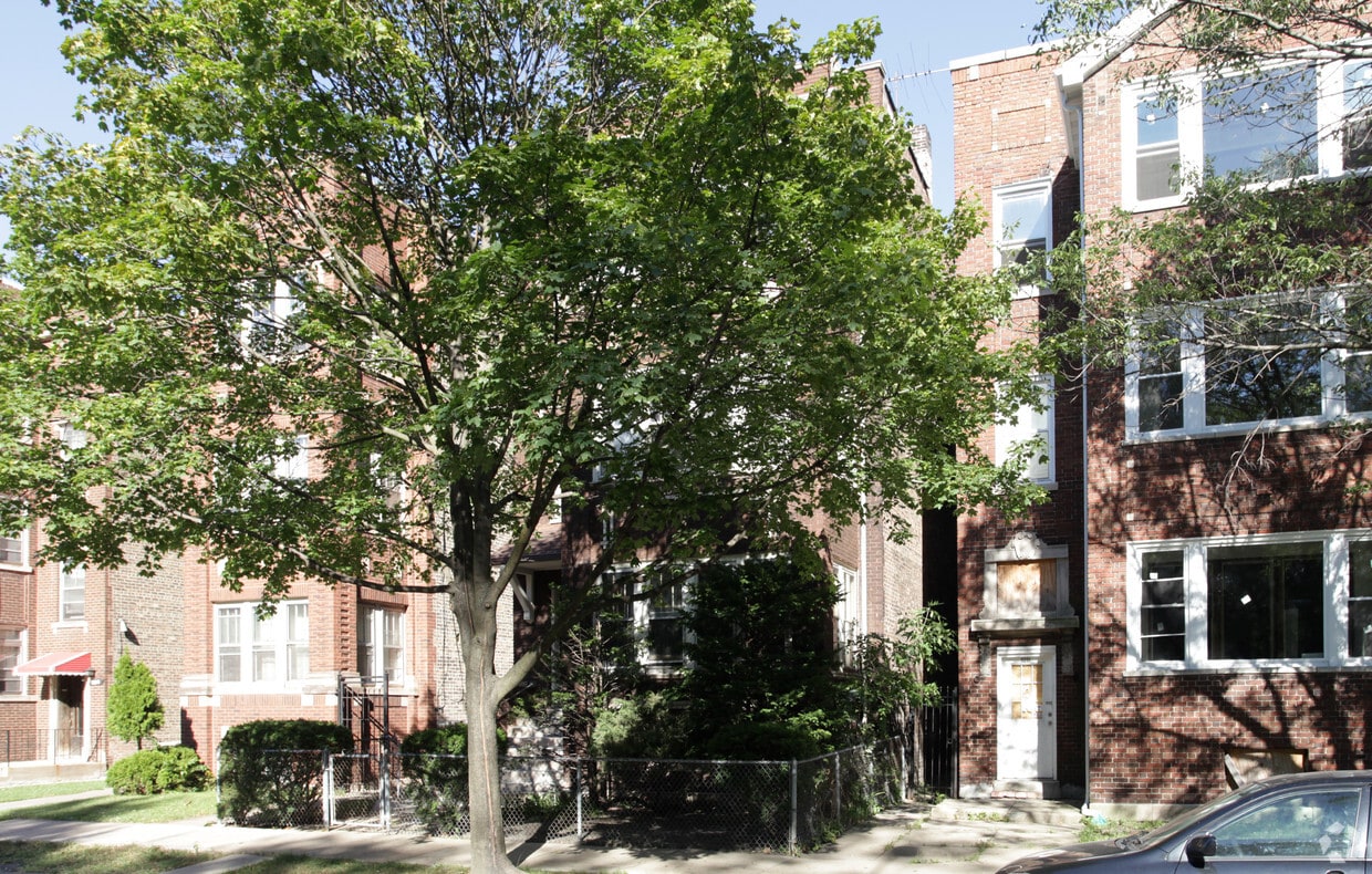 Building Photo - 11247 S King Dr