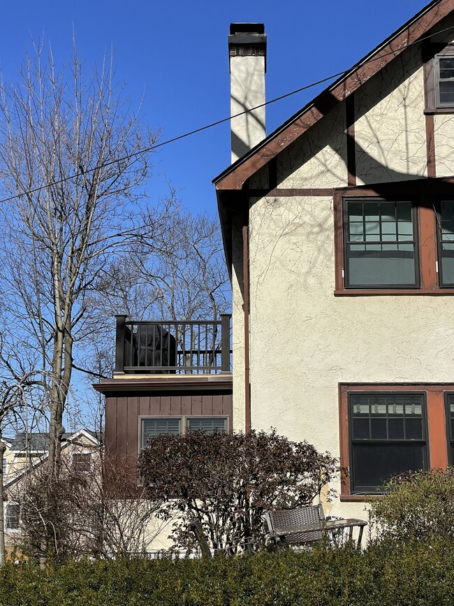New Private Deck - 97 Atwood Ave