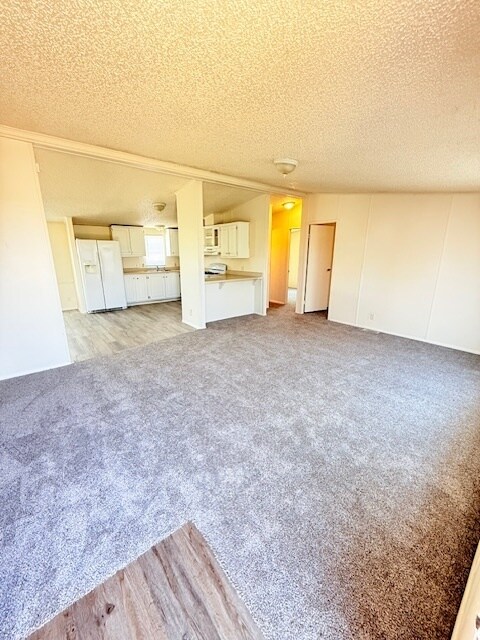 Foto del edificio - HOUSE FOR RENT
