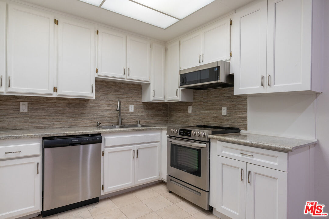 Primary Photo - 14245 Dickens St