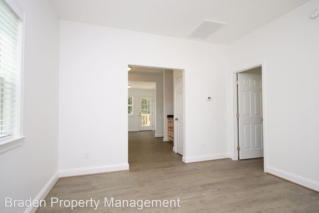 Building Photo - 2 br, 1.5 bath House - 612 Palatine Ave