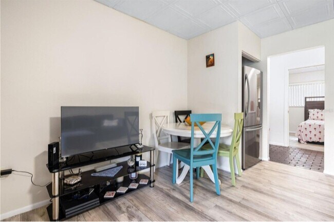 Foto del edificio - 1 Bedroom Condo in Bunker Oaks, Longmeadow