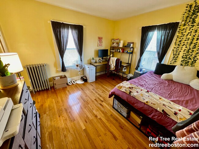 Foto del edificio - 46 Aspinwall Ave