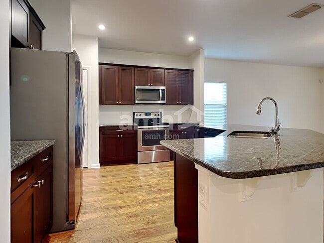 Building Photo - 9313 English Ivy Ct