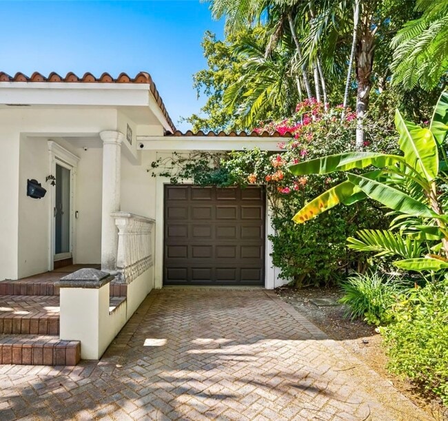 Foto del edificio - 300 Manor Pl