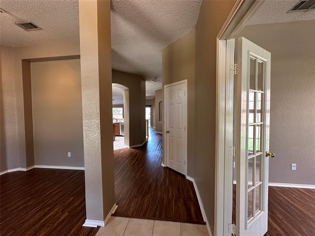 Building Photo - 5125 Highlands Dr
