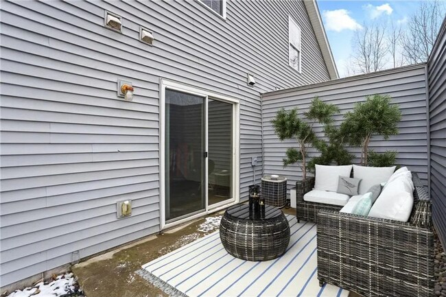 Foto del edificio - 635 Meadow Ln