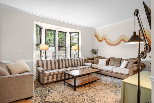 Foto del edificio - 6 month lease available now