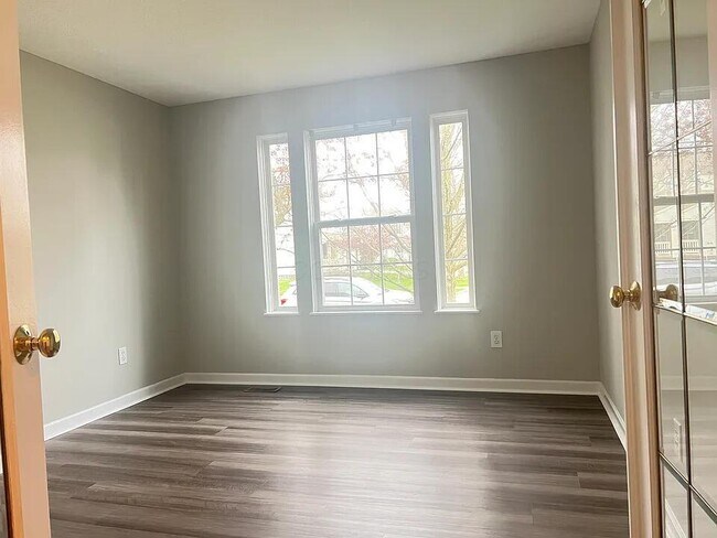 Foto del edificio - 4238 Greensbury Dr
