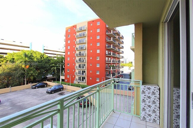 Foto del edificio - 3500 Coral Way