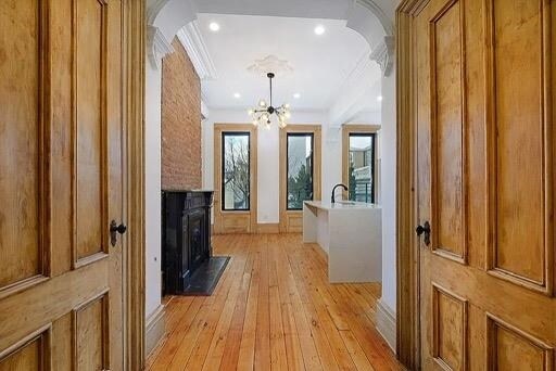 Foto del edificio - 295 Webster Ave
