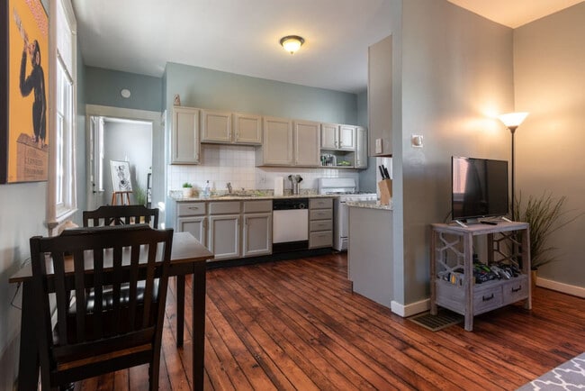 Building Photo - 1428 Sycamore St