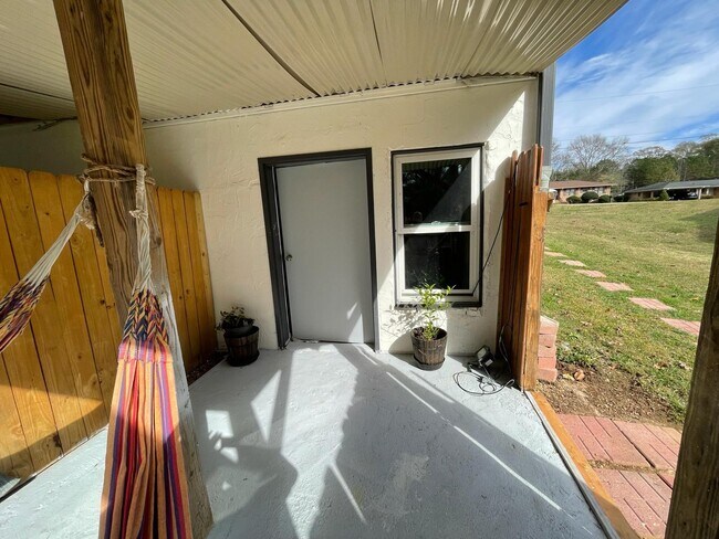 Foto del edificio - 4456 Frontier Way Northeast