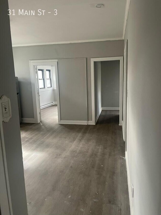 Primary Photo - 31 Main St