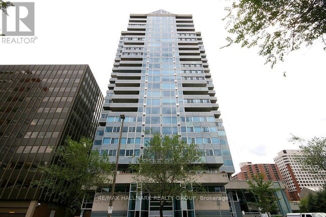 Building Photo - 160 George St