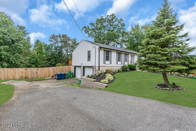 Building Photo - 24 Golf View Dr