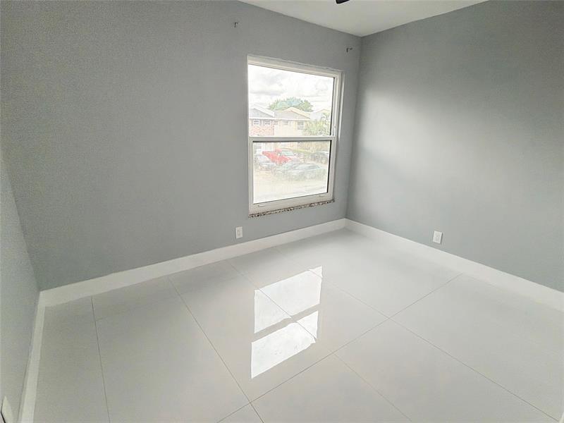 Foto del edificio - 320 Sunshine Dr