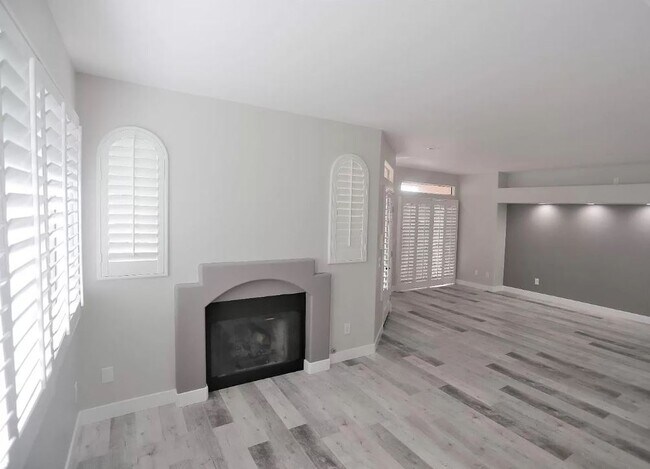 Building Photo - 25558 Hemingway Ave