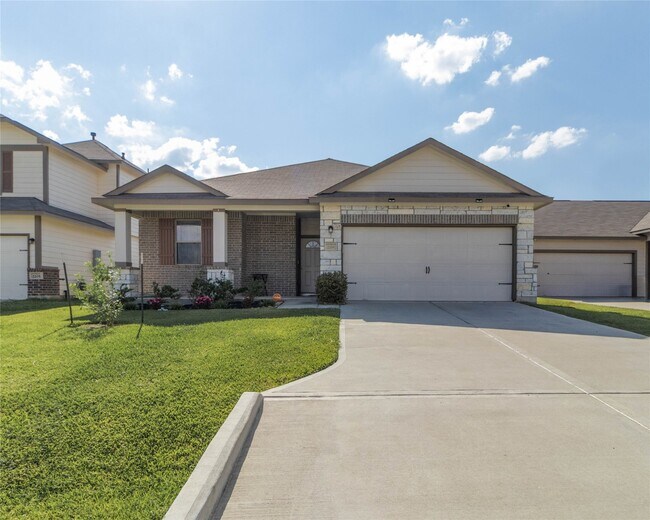 Foto del edificio - 2209 Cedar Vly Dr