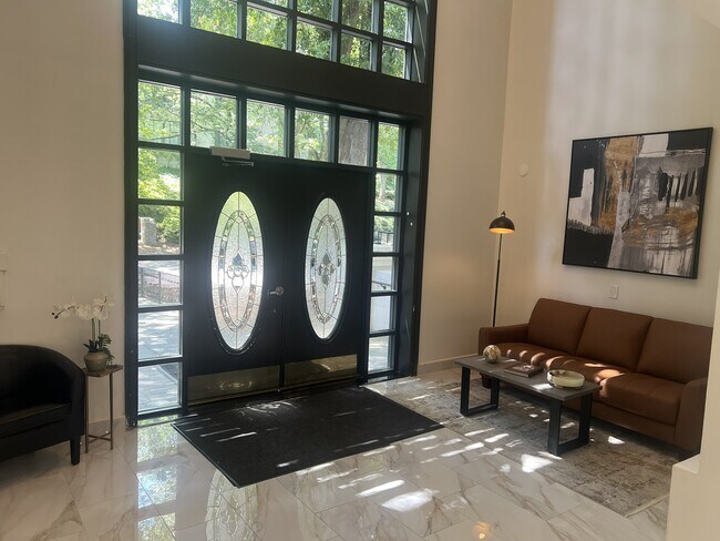 Foto del edificio - 2301 Pine Heights Dr NE