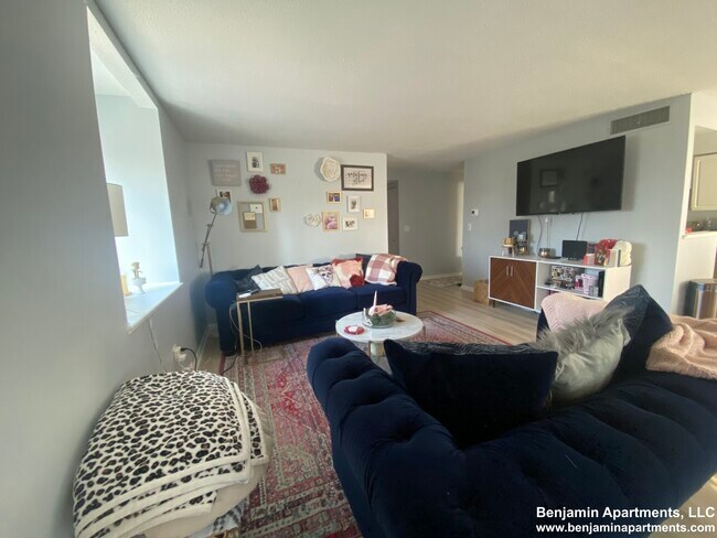 Foto del edificio - 8 Beals Cove Rd