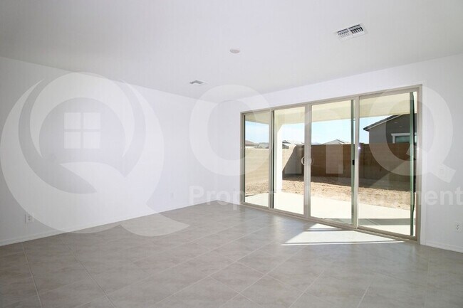 Foto del edificio - 15711 W Monroe St