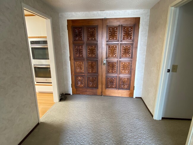 Double Entry Doors Into Unit - 110 Park Rd