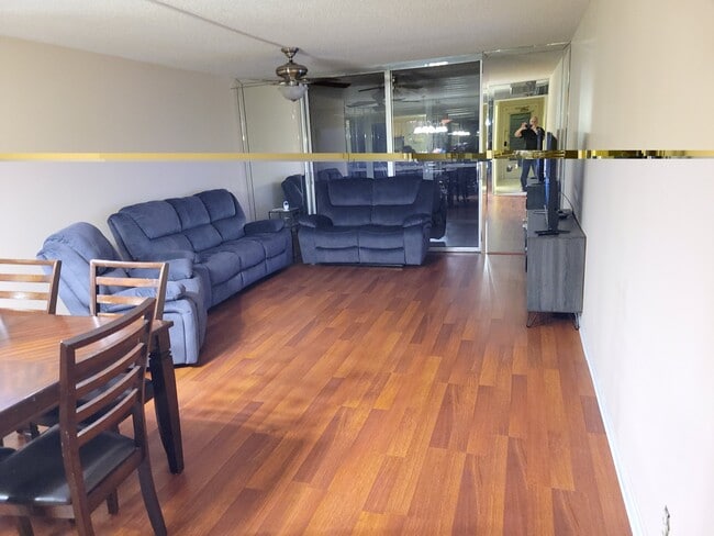 Building Photo - 6675 S Oriole Blvd