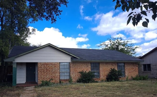 Amazing 3/2 with Garage Conversion Ready F... - Amazing 3/2 with Garage Conversion Ready F... House