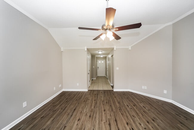 Foto del edificio - 4188 Ravenwood Dr N