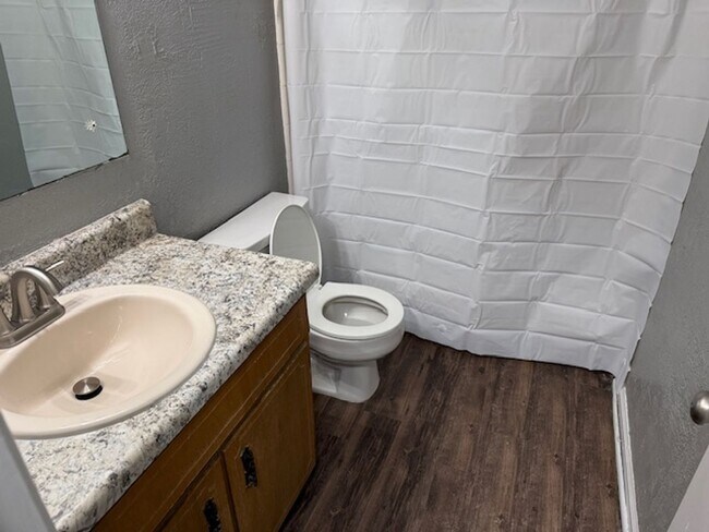 Foto del edificio - Duplex NW off Fred George