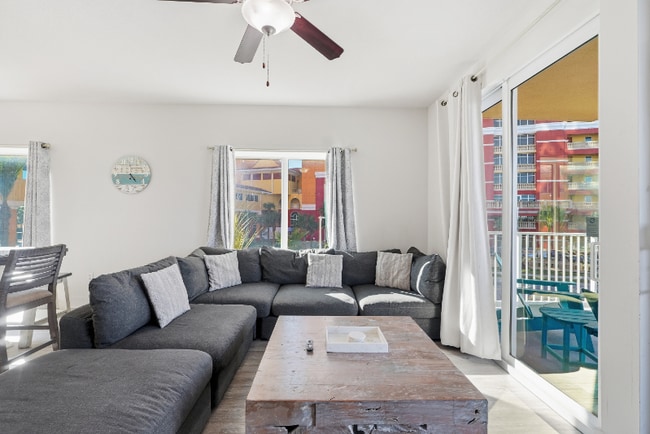 Foto del edificio - 15928 Front Beach Rd