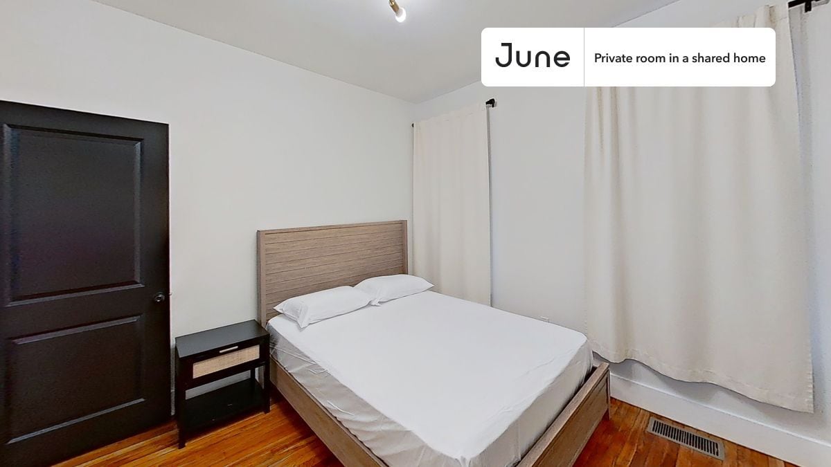 Foto principal - Room in Shared 5 bed/2 bath home