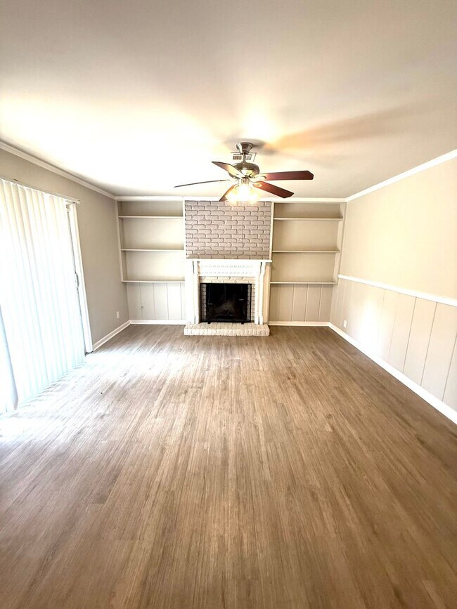 Foto del edificio - ** 3 bed 2 bath located in Morningview **Call (334-366-9198 for a  self viewing)