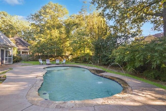 Building Photo - Stunning Germantown Home offering over 450...