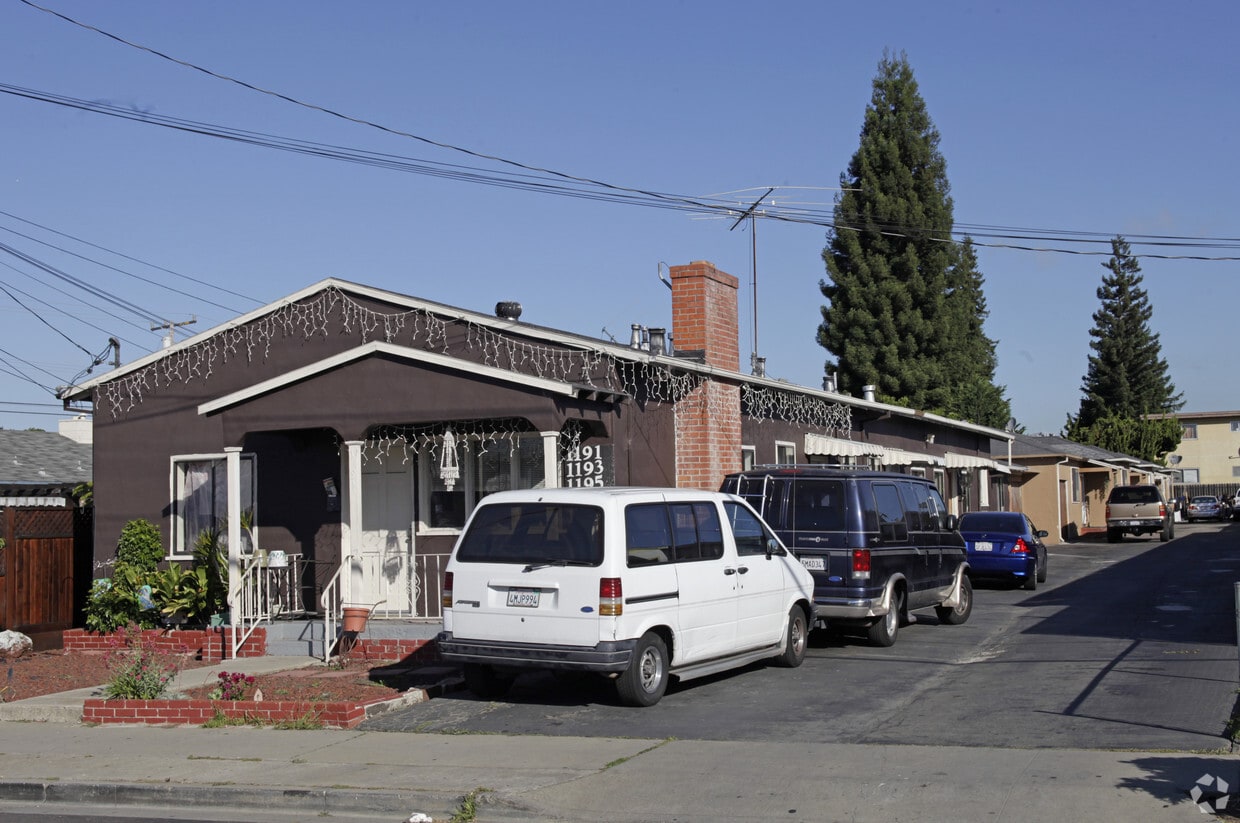 Primary Photo - 1191-1199 143rd Ave