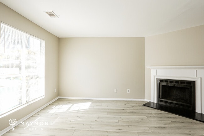 Building Photo - 5707 Wells Cir