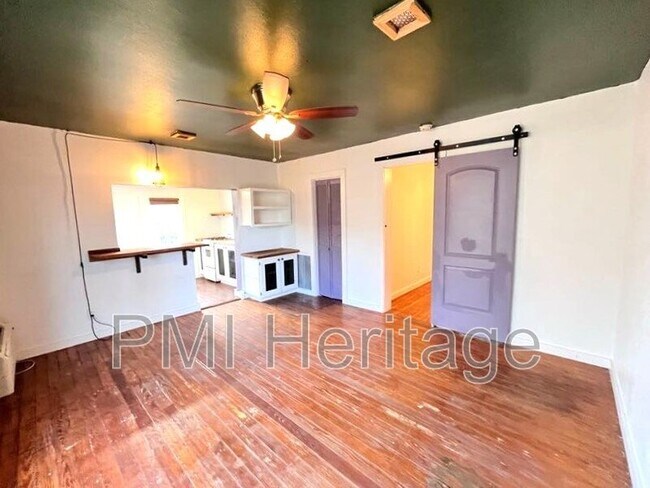 Building Photo - 122 W Pine St