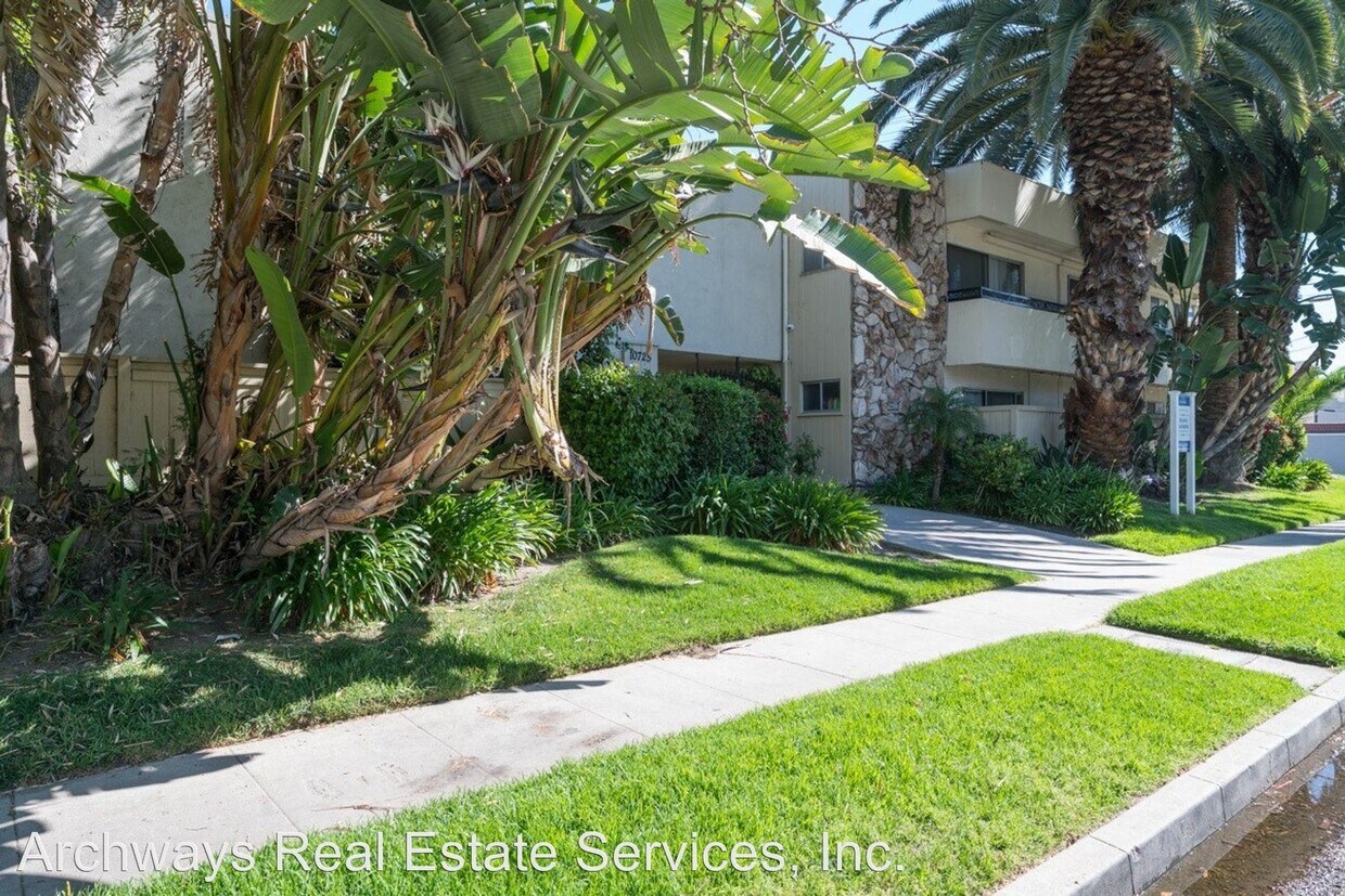 Primary Photo - 10725 Acama St