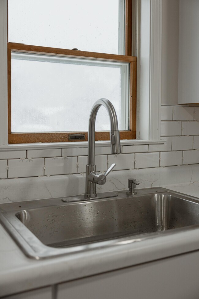 Foto del edificio - 204 Tucker Ave